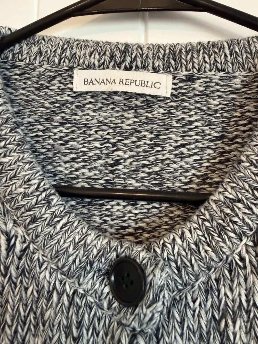 Banana Republic grey marled knit cropped cardigan. - Picture 2 of 7